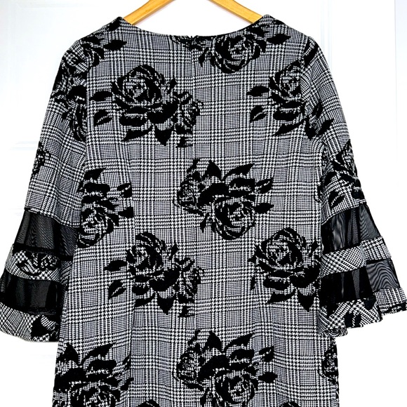 Brand new Sandra Darren dress size 8 - Picture 2 of 2